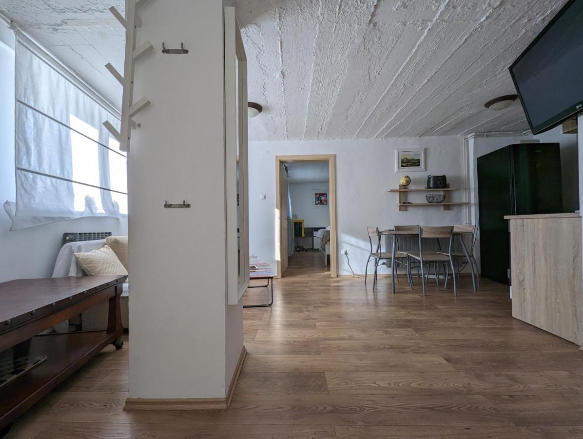 Twin-Magnolias Condo With Garden, Parking & Ev Station 자그레브 외부 사진