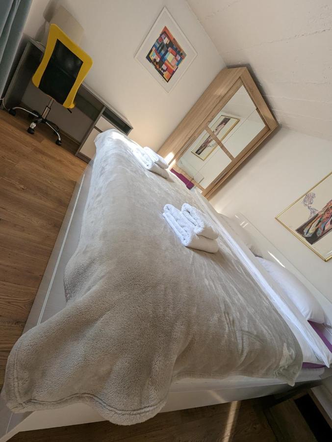Twin-Magnolias Condo With Garden, Parking & Ev Station 자그레브 외부 사진