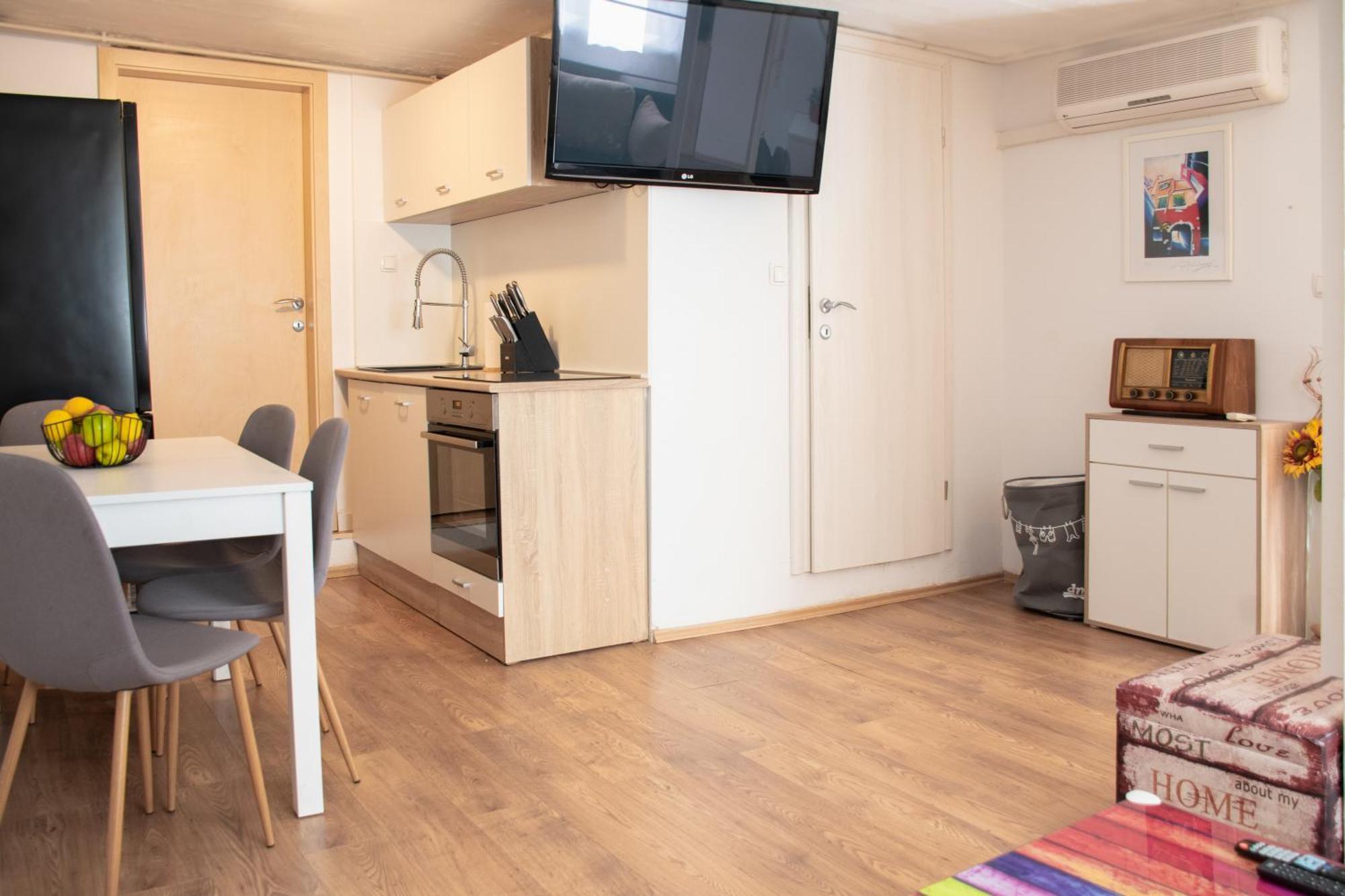 Twin-Magnolias Condo With Garden, Parking & Ev Station 자그레브 외부 사진