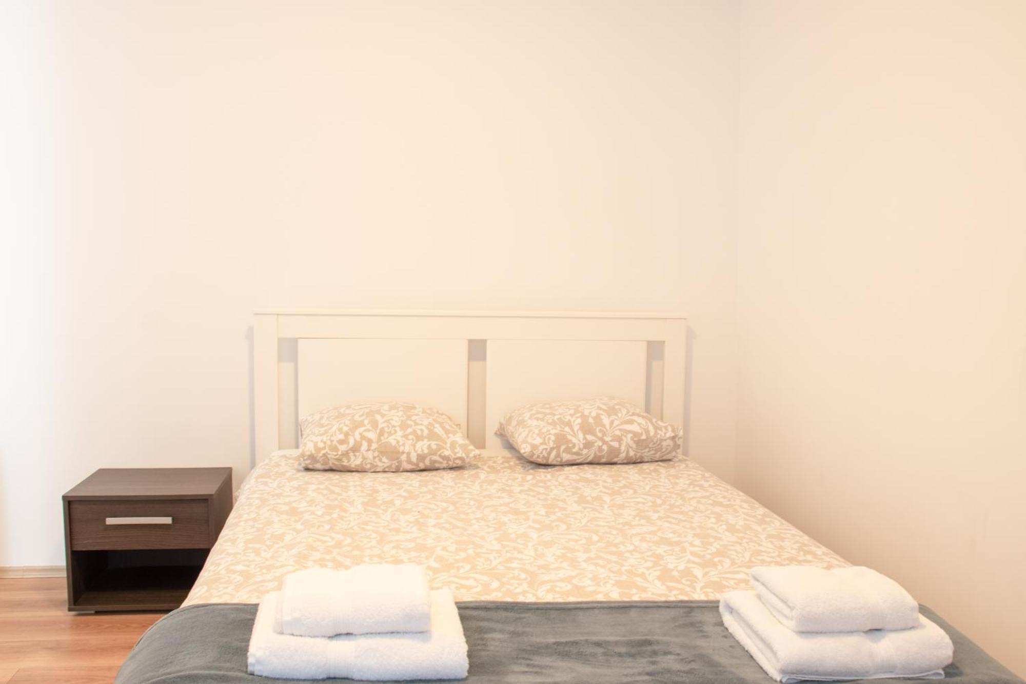 Twin-Magnolias Condo With Garden, Parking & Ev Station 자그레브 외부 사진