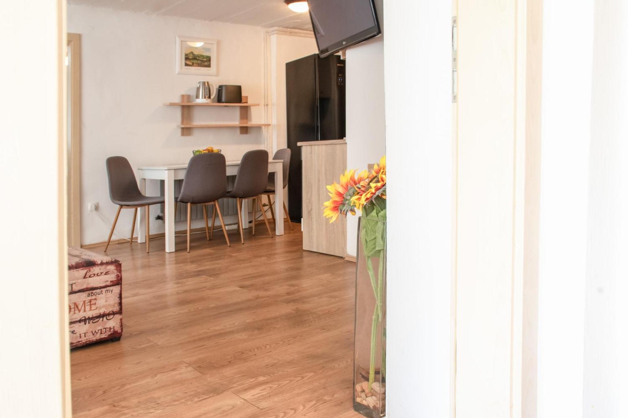 Twin-Magnolias Condo With Garden, Parking & Ev Station 자그레브 외부 사진