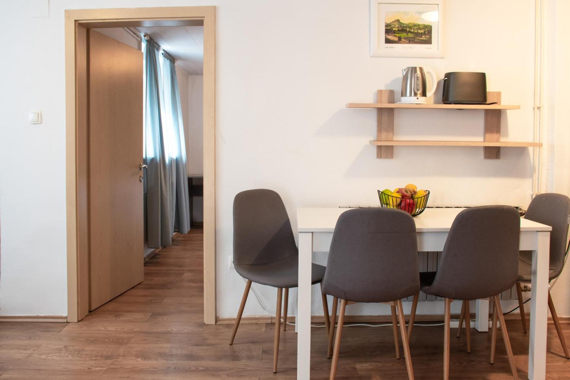 Twin-Magnolias Condo With Garden, Parking & Ev Station 자그레브 외부 사진